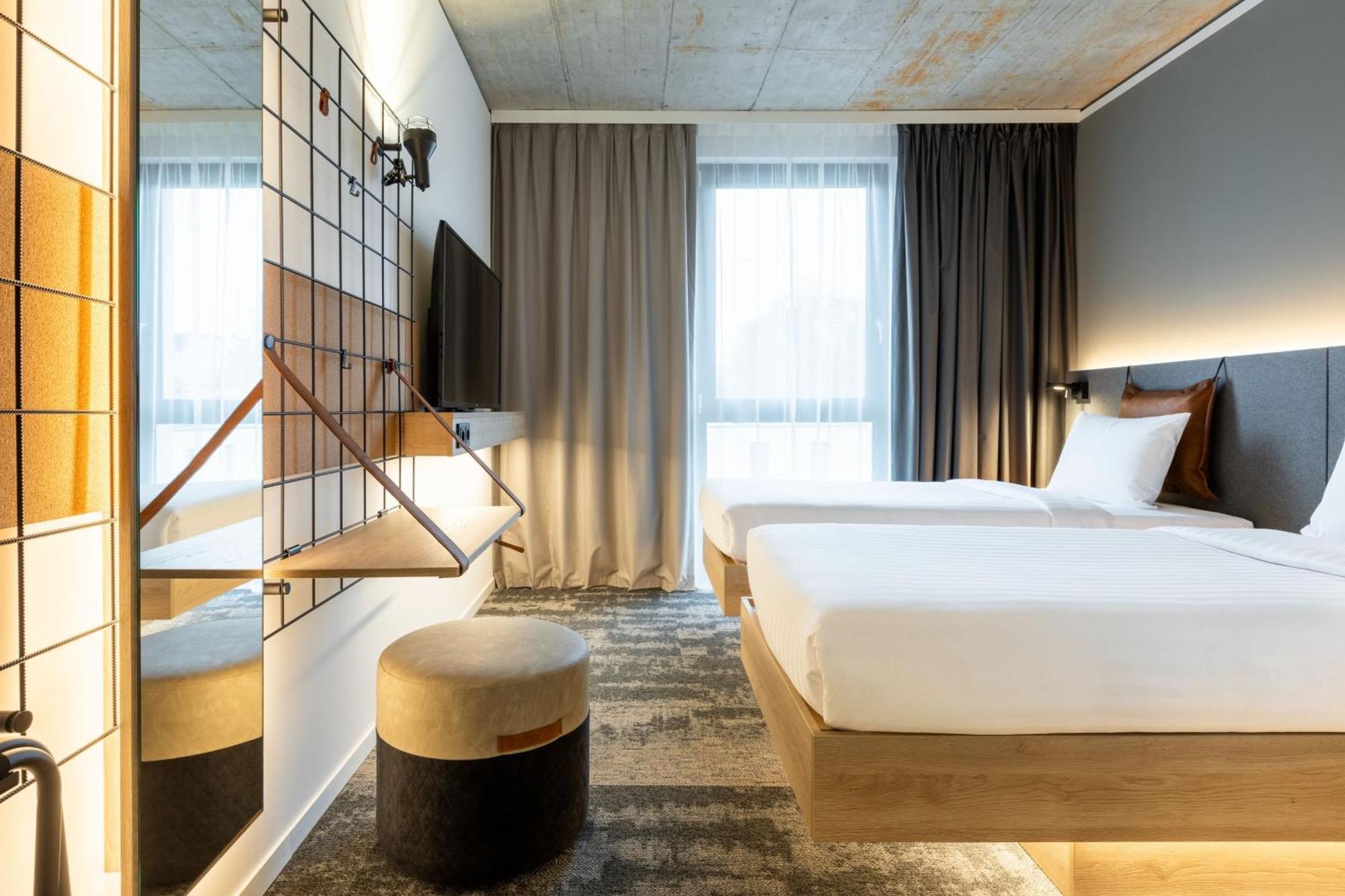 Moxy Outletcity Metzingen Metzingen  Ngoại thất bức ảnh