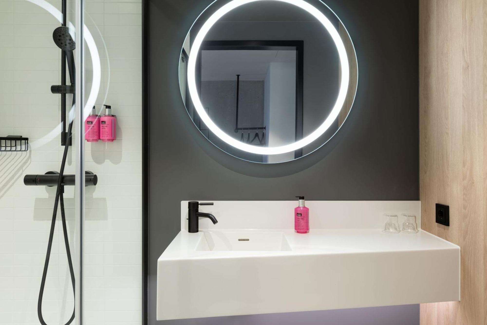 Moxy Outletcity Metzingen Metzingen  Ngoại thất bức ảnh
