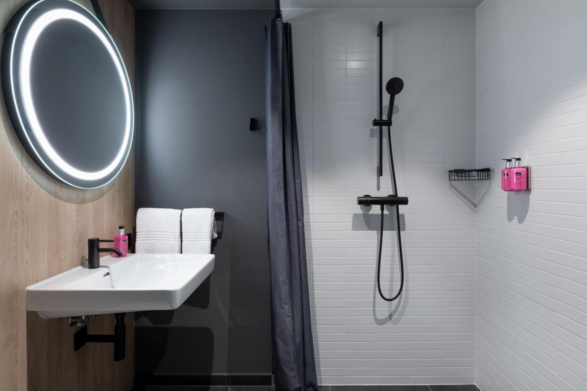 Moxy Outletcity Metzingen Metzingen  Ngoại thất bức ảnh