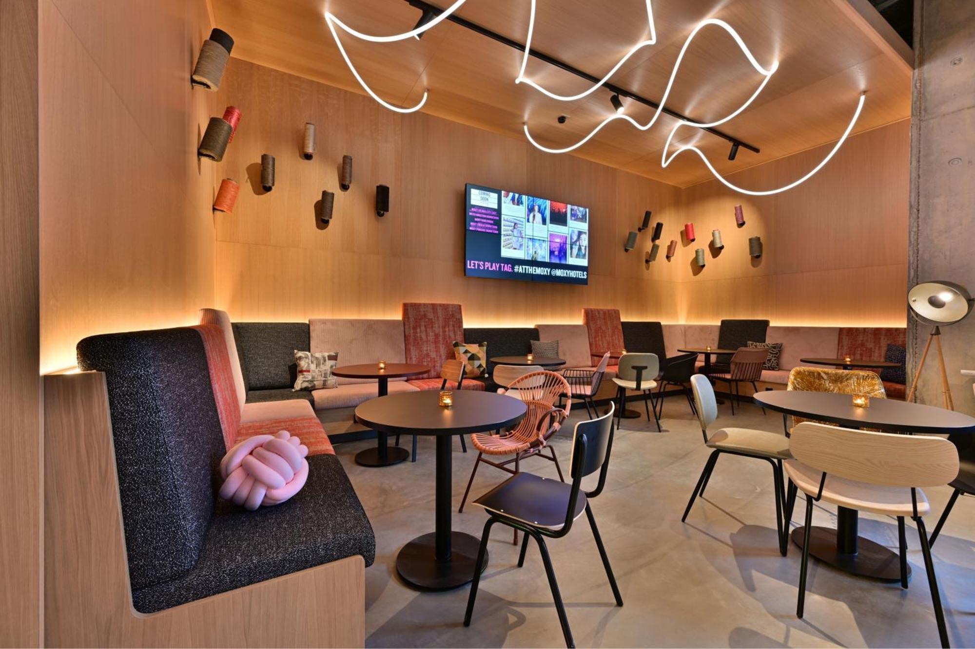 Moxy Outletcity Metzingen Metzingen  Ngoại thất bức ảnh